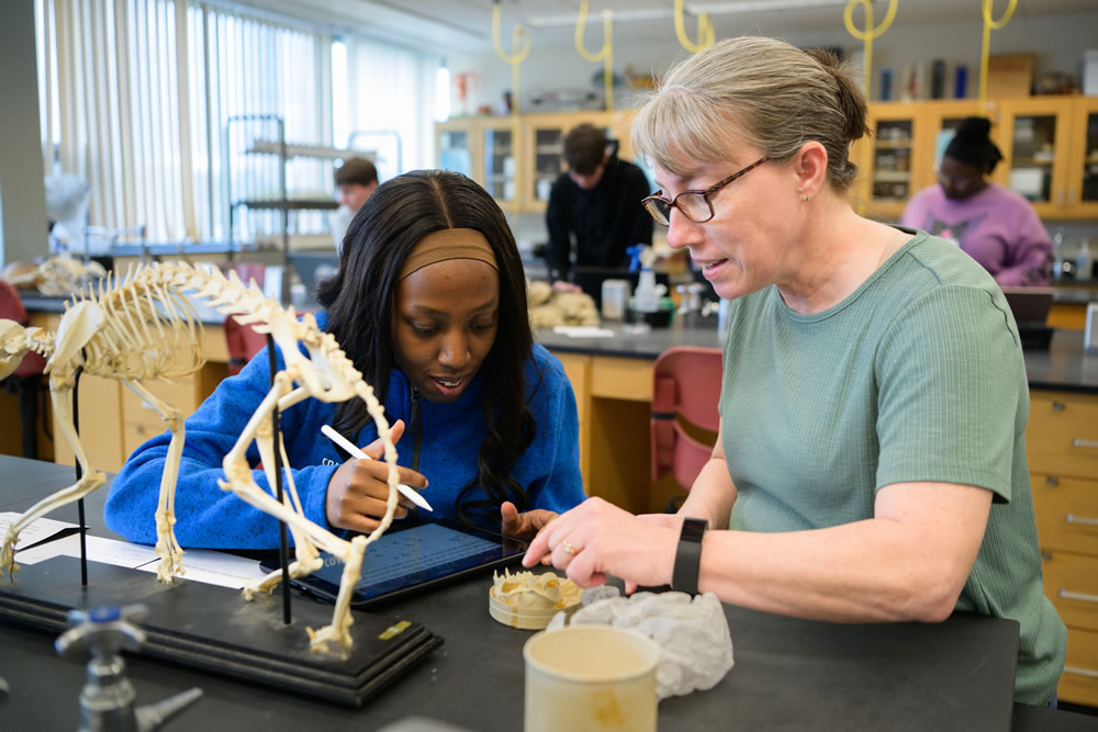 Student in biology course with faculty