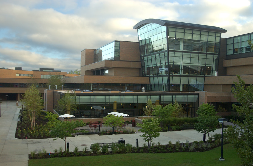 Zahnow Library Exterior